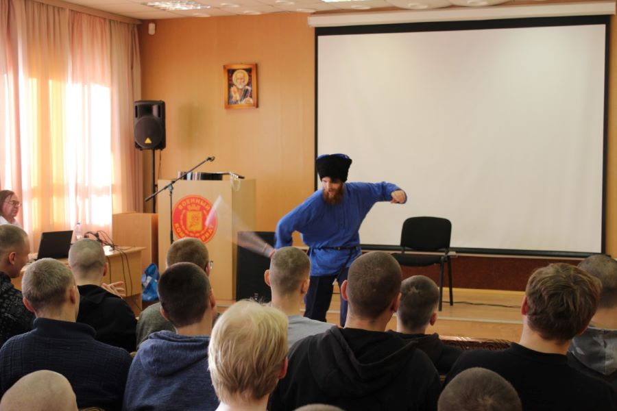 Центр казачьей культуры провел концерт для военнослужащих-срочников