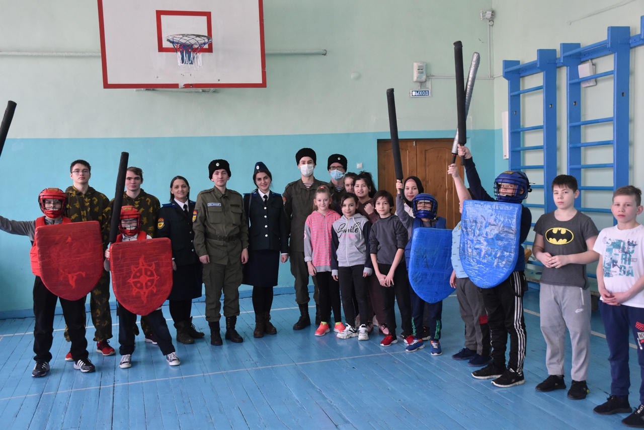 В Екатеринбургской школе № 112 казаки провели мероприятие, посвященное Дню защитника Отечества В Екатеринбургской школе № 112 казаки провели мероприятие, посвященное Дню защитника Отечества