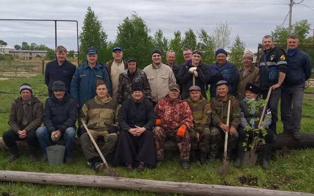 Оренбургские казаки высадили аллею в п. Чесма Челябинской области 
