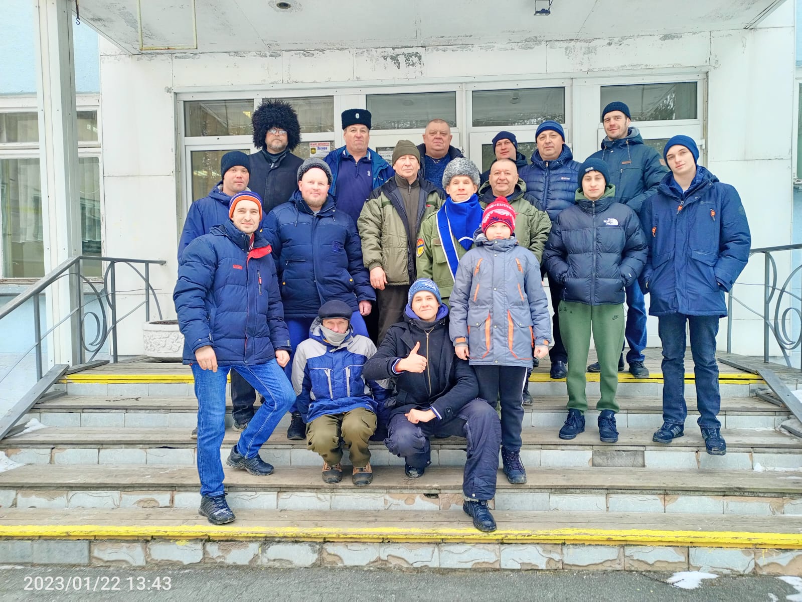 Казаки доставили 10 тонн гуманитарного груза на Донбасс и автомобиль для казачьего отряда