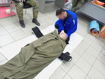 Челябинские казаки изучают тактическую медицину перед отправкой на СВО
