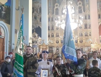В Первом отделе войска освятили знамя новотроицкой казачьей молодежи
